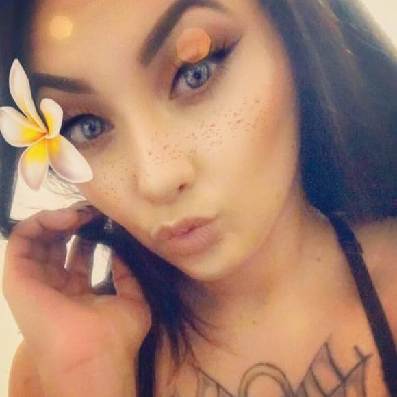 Meet your Posher, Debbie - Picture 1 of 1